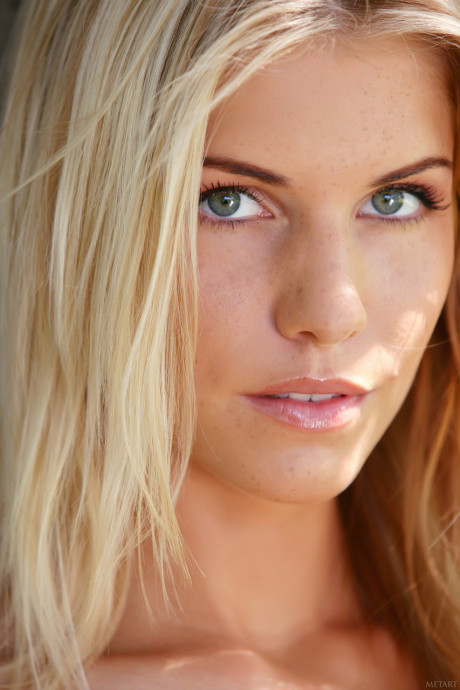 Charming blonde babe Iveta B shows her perfect boobs & her trimmed vagina outdoors - #267120