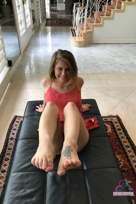 Sweet babe Taylor Blake shows her gigantic ass and her tasty twat lips - #263439