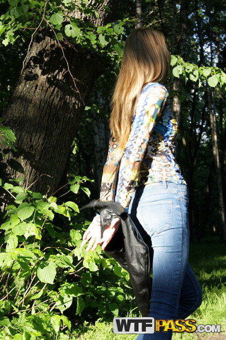 Slim amateur uncovers her small titties in blue jeans during homemade action - #266332