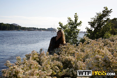 Slim amateur uncovers her small titties in blue jeans during homemade action - #266333