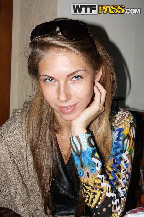 Slim amateur uncovers her small titties in blue jeans during homemade action - #266336