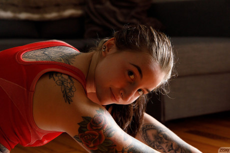 Attractive amateur babe Sasha Apex loses her sportswear and shows her inked body - #53405