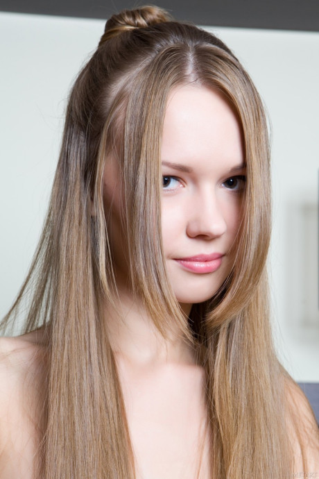 Innocent sweetie Virginia Sun strips in the hotel room and displays her holes - #229243