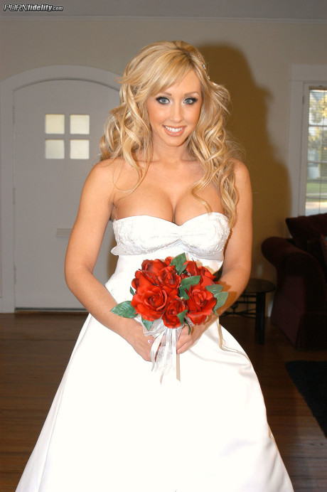 Blue-eyed yellow-haired Jessica Lynn shows her fake melons on her wedding day - #230333