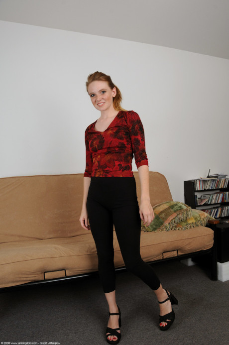 Beautiful amateur Tabitha takes off her leggings & shows off her furry pussy - #229017