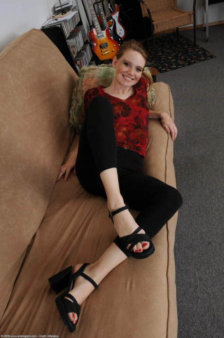 Beautiful amateur Tabitha takes off her leggings & shows off her furry pussy #12470