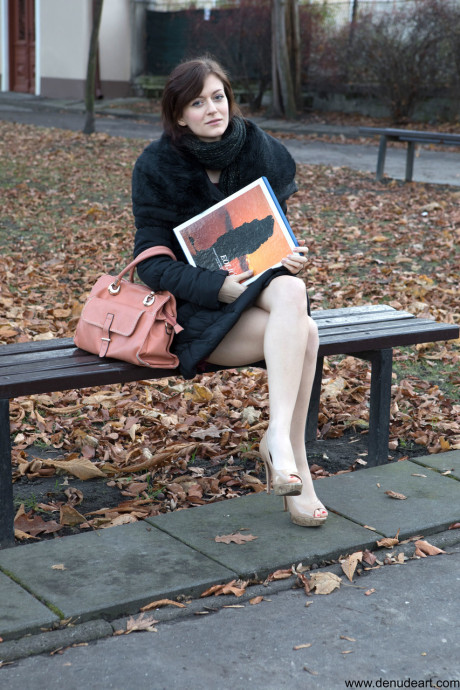Pretty babe strips & spreads her shaved twat after flashing an upskirt in public - #14168