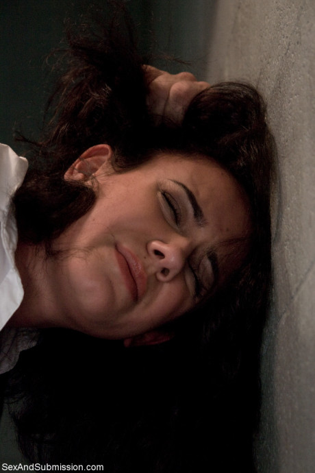 Bound redheaded nerd Penny Barber gets her booty slapped & her face drilled - #267376