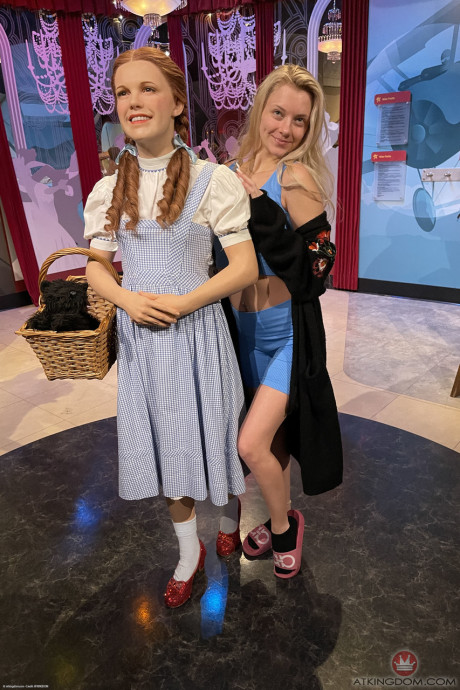 Amateur teen Riley Star unveils her hot cunt and asshole in a solo - #219919