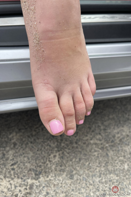 Amateur babe Melanie Marie displays her holes, humongous melons & cute feet up close - #100820