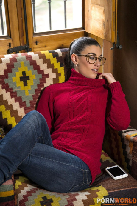 Dirty nerdy teenie Julia Roca spreads her legs and gets her silky snatch dicked - #78841