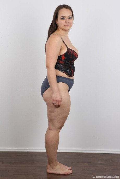 Chubby Czech cougar girl Helena gets nude at the castings - #228431