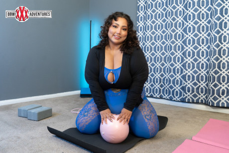 Horny transsexual fatty Peachie Garcia reveals her monstrous boobies and gets rammed - #251054