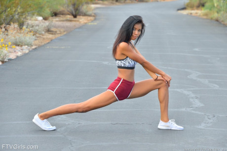 Sporty glamour babe Nia strips totally naked while jogging in public #12416