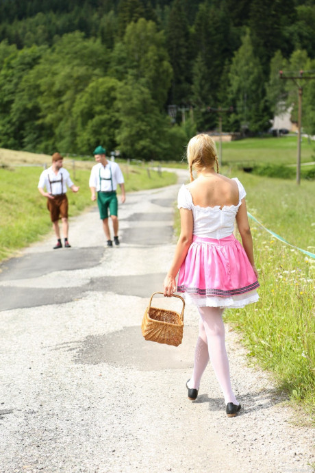 Cosplay babe Nikki Dream gets spit roasted in a sleazy outdoor debauchery - #194435