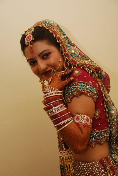 Indian girl GF chick models for naked nude shoot during her honeymoon - #62310