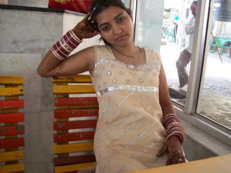 Indian girl GF chick models for naked nude shoot during her honeymoon #3424