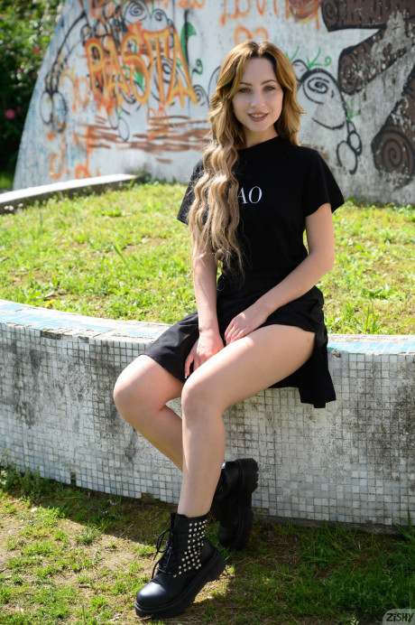 Italian beauty Meleida Tosca flashes her cunt before stripping nude at home - #256190