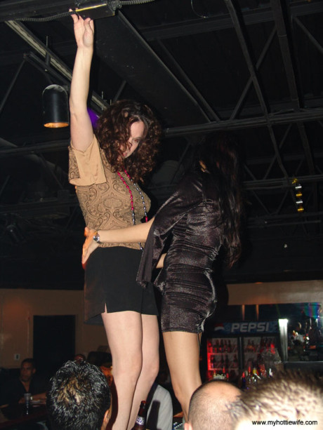Mature amateur Double Dee blows a random man while partying like a pornstar - #27207
