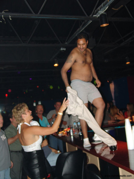 Mature amateur Double Dee blows a random man while partying like a pornstar - #27213