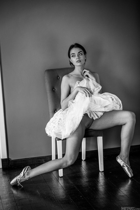 Ravishing ballerina Keira Blue shows her teen tits with puffy nipples - #223786