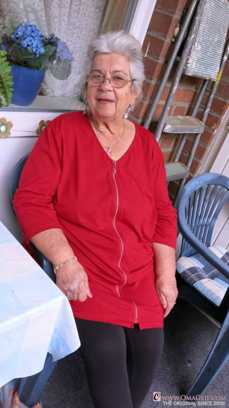 Granny with saggy breasts Smirna loves a bath before getting finger plowed - #149925
