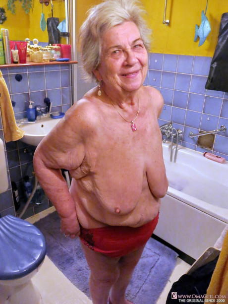 Granny with saggy breasts Smirna loves a bath before getting finger plowed - #149935