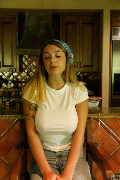 Beautiful fine amateur babe Gabbie Carter flashes her humongous breasts in public - #150136