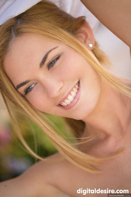 Cute tasty babe Bailey Rayne strips fully naked & spreads her sexy shaved snatch - #245813