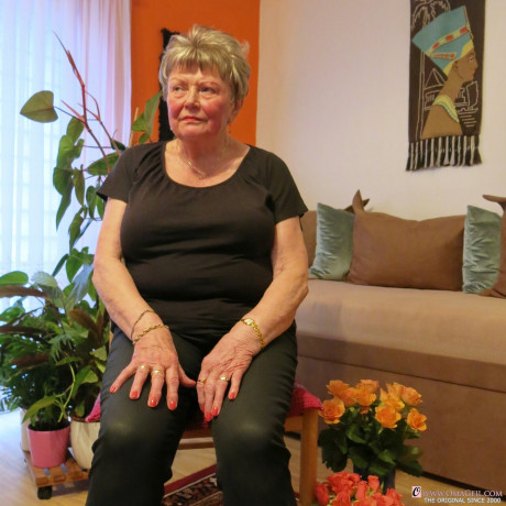 Oma Geil XXX porn pics