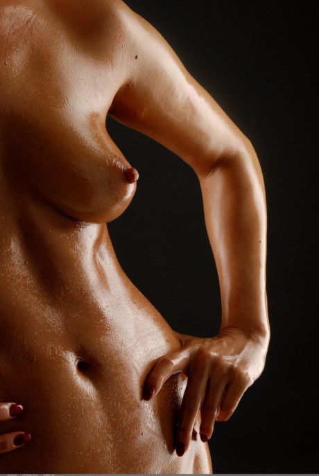 Pretty blondy babe Lucynova exposing her pretty oily tanned body in a solo - #267405