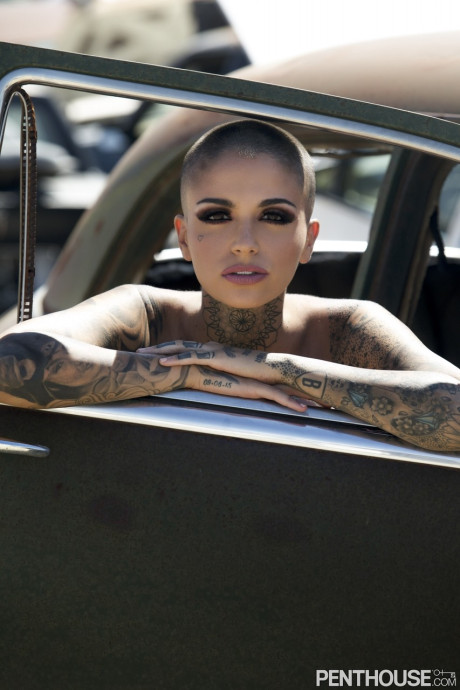 Bald inked babe Leigh Raven flaunts her small boobs and poses naked outdoors - #257915