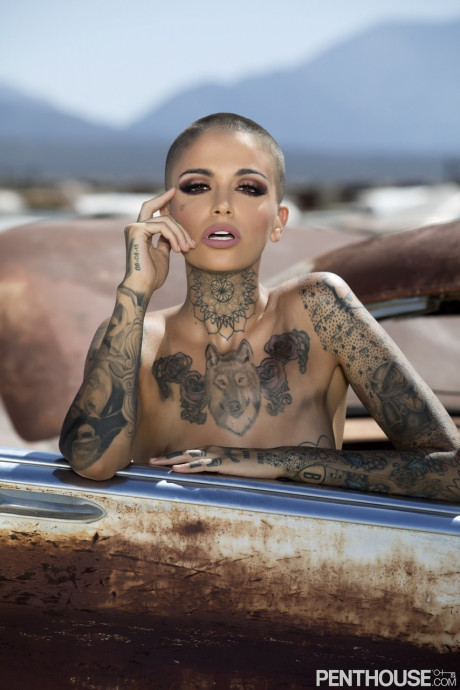 Bald inked babe Leigh Raven flaunts her small boobs and poses naked outdoors - #257919