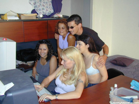 Four ladies and a man bf dude friend of theirs tangle in a reverse threesome - #253826