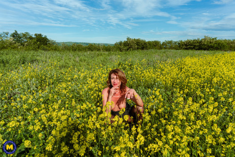 Ukrainian MILF Julia North shows off her natural titties & her huge behind outdoors - #136585