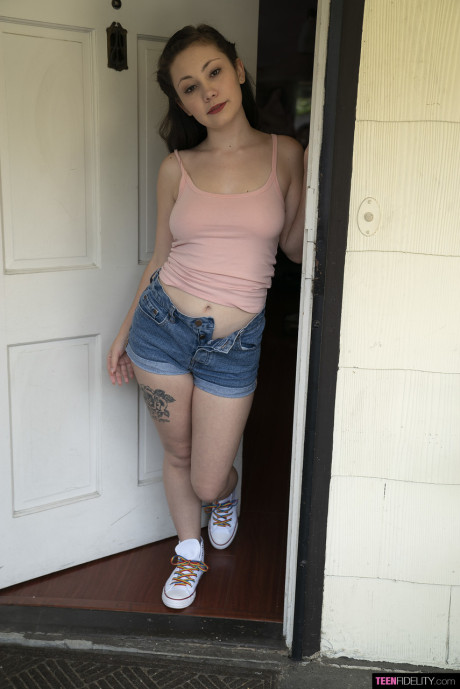 Natural teen Lenna Lux gets rid of her clothes at home & flaunts her charming body - #267700