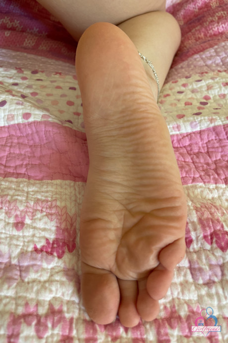 Amateur girlfriend Jade Valentine reveals her nice behind and spreads her holes - #250801