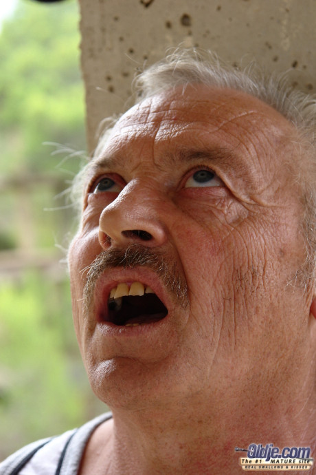 Horny Nikky Thorne & Renata ebony please a wide man in an abandoned building - #235603