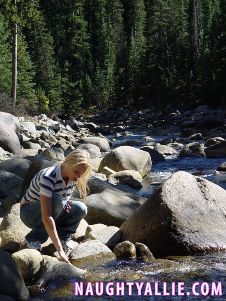 Blondy MILF slutty Allie gets totally nude while on a boulder in a stream - #309699