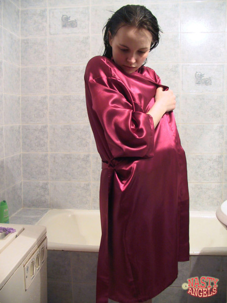 Charming amateur teenie Alina washes her great body and shaves her legs - #295843