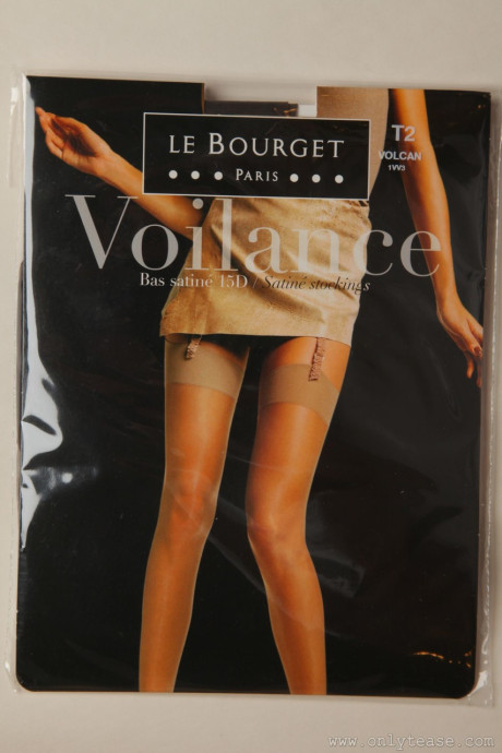 Blue eyed honey Jenni P shows her small boobs and amazing butt in undies - #185870