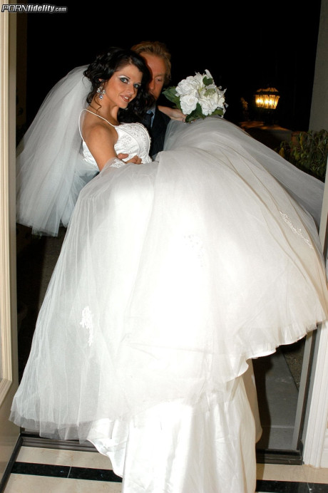 Brunette bride Joslyn James mounts hard & gets a creampie on her wedding day - #299971