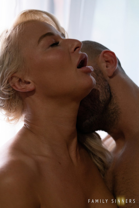 MILFed featuring London River, Stirling Cooper undressed Porn Pics #13393