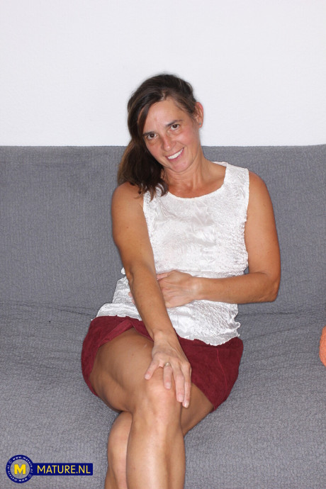 Mature girl Emi has her vagina fisted during sex with her toy boy bf - #292743