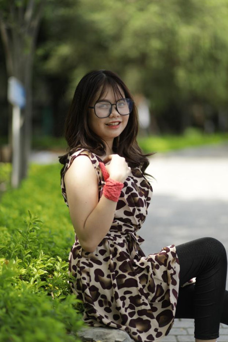 Sweet solo whore gf girl displays her cleavage while seated on a curb in the outdoors - #296505