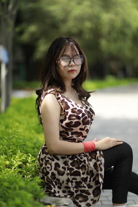 Sweet solo whore gf girl displays her cleavage while seated on a curb in the outdoors - #296508