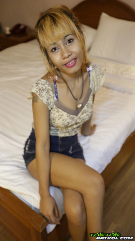 Attractive Thai mom Jean licks and screws a white penis in a hotel room - #240014