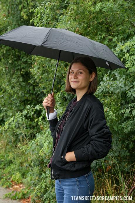 Wild babe Grace Carson enjoys outdoor hardcore sex with a hunky stranger - #230403