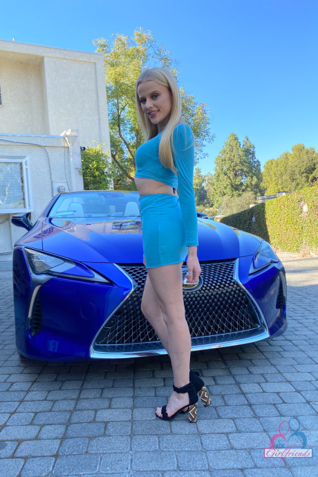Ravishing yellow-haired Paris White finger spreads her snatch on top of a car