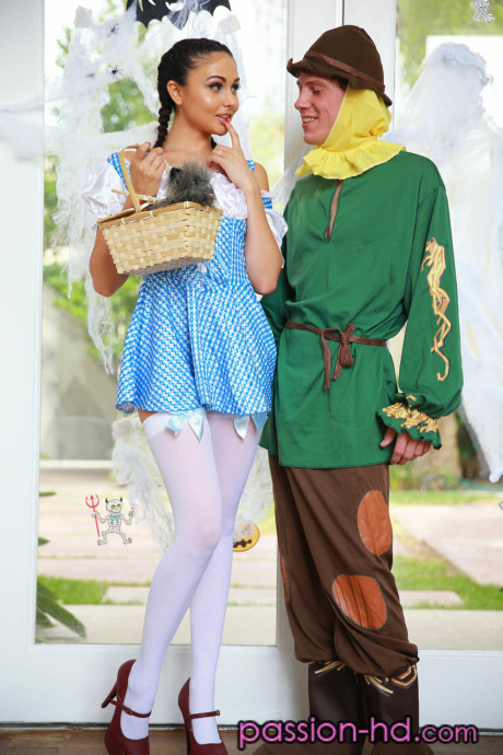 Leggy brunette teenie Ariana Marie spreads her shaved twat in a Dorothy costume - #195787